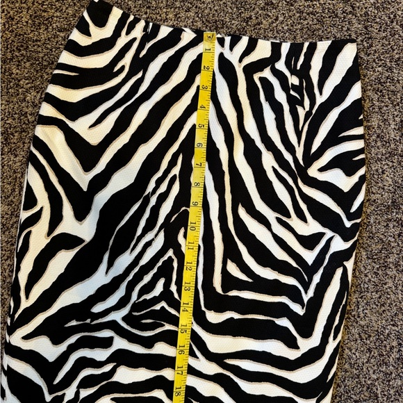 White House Black Market Zebra Print Women's Skirt zipper size 2P, NWTS - Picture 9 of 13